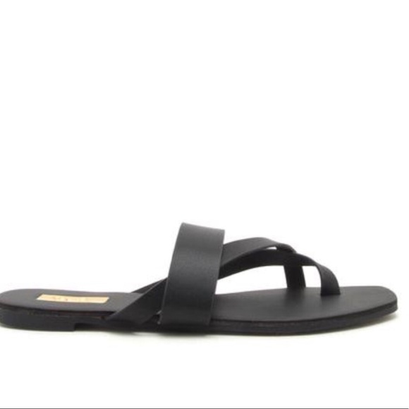⬇️ Criss Cross Strappy Slide Sandal in Black - Picture 4 of 7